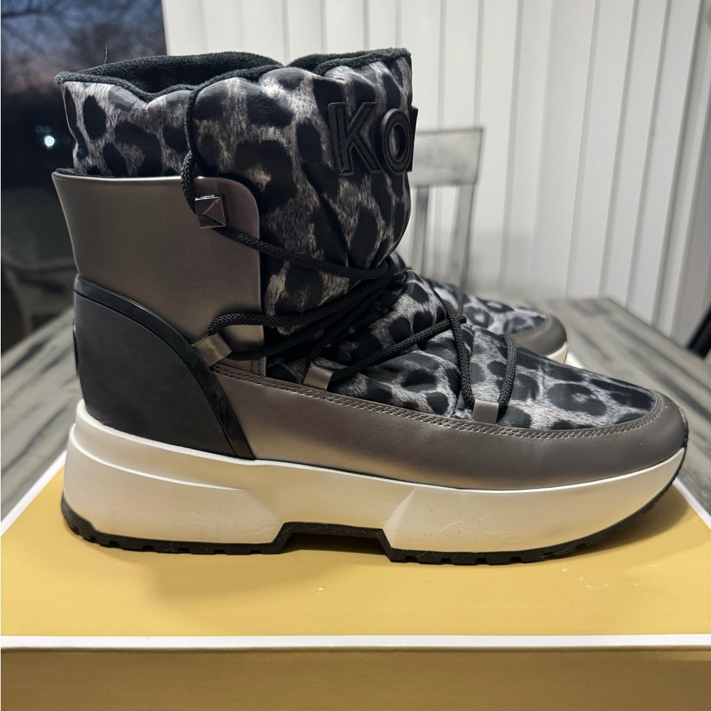 Michael Kors Cassia Black and Gray Cheetah Print Ankle Booties Size 9.5 - Picture 13 of 16